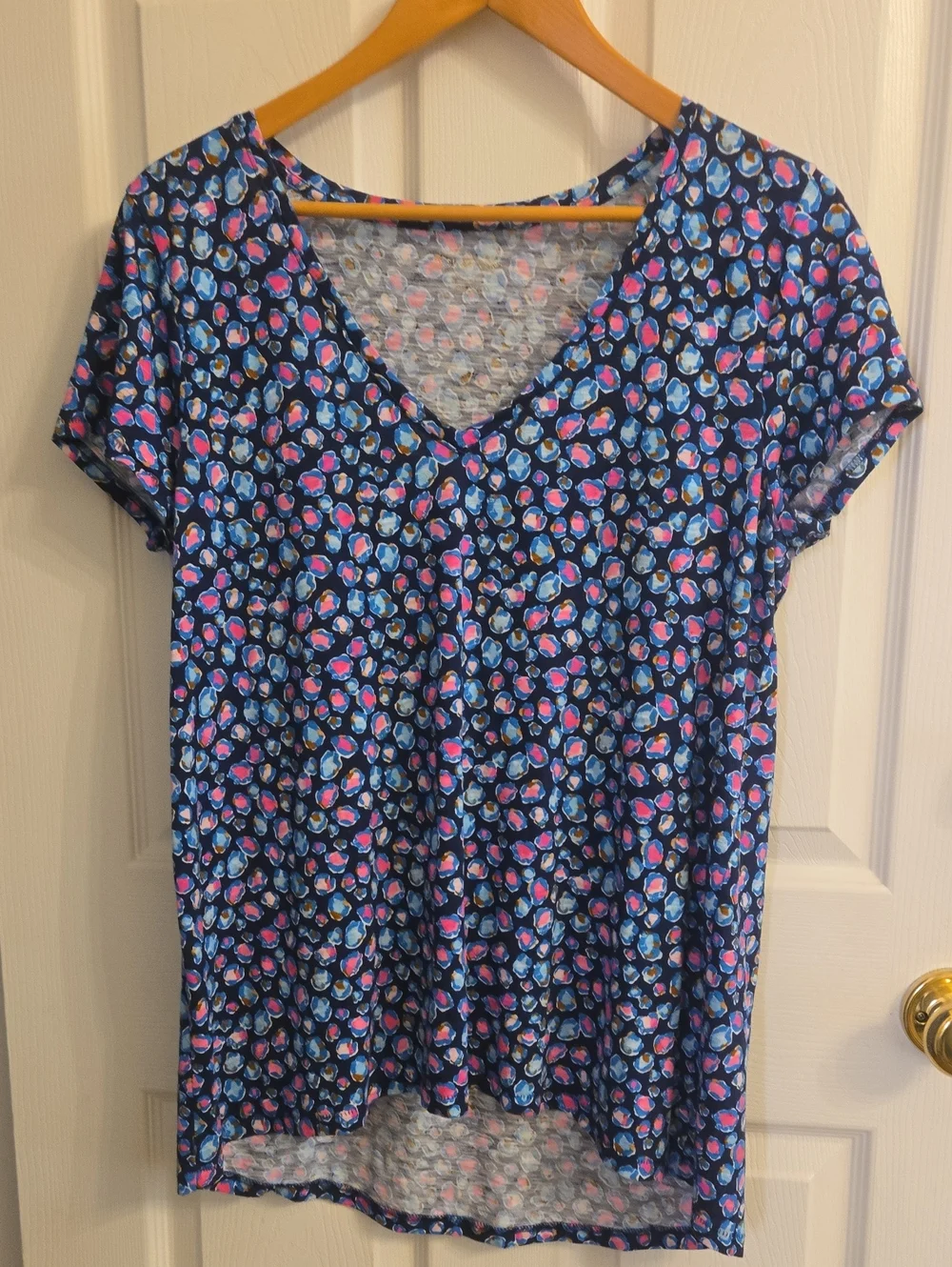 Lilly Pulitzer Navy V-Neck Short Sleeve Tee with Pink & Light Blue Dot Floral
